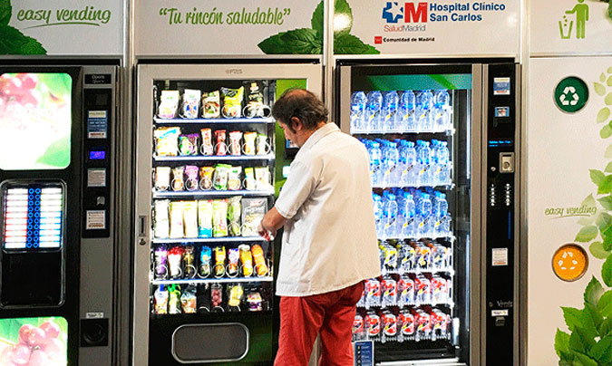 El Hospital Clínico San Carlos ofrece comida saludable en sus máquinas expendedoras