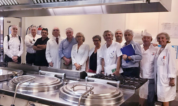 Imagen de los impulsores de esta iniciativa en la cocina del Hospital Torrecárdenas. ©LaVoz.