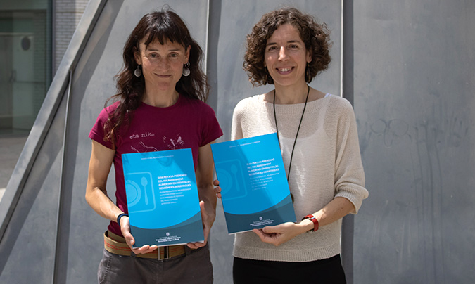 Las autoras de la guía: Mariona Ortiz (Fundació Banc de Recursos) y Laia Carulla (Rezero). ©Fanny Fontanet/Banc de Recursos.