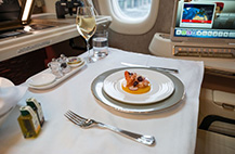 Emirates sirve 77 millones de comidas anuales de alta cocina en sus 490 vuelos diarios